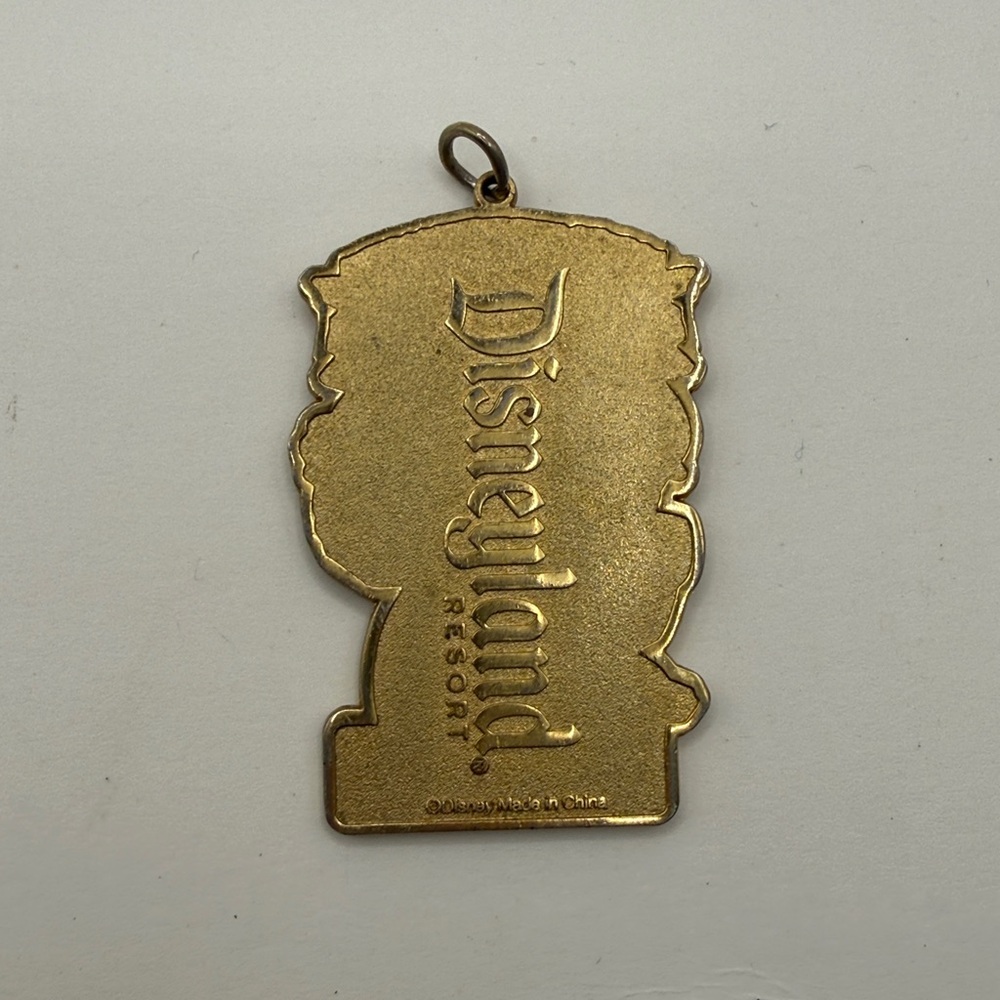 Vintage Disneyland Pirates Of Caribbean Joseph Pendant Keychain Mickey Mouse - Picture 3 of 7